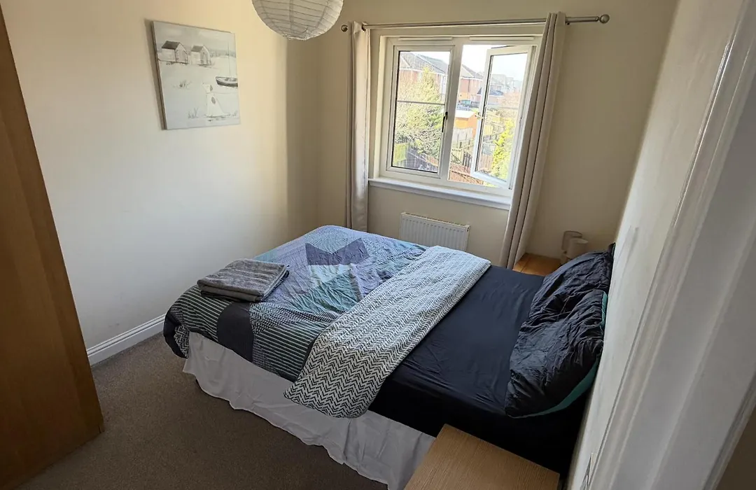 Glasgow Central - Entire House - Free Parking , Free Super Fast Wifi , Private Garden & Parking Security-1