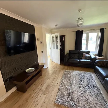 Glasgow Central - Entire House - Free Parking , Free Super Fast Wifi , Private Garden & Parking Security-2